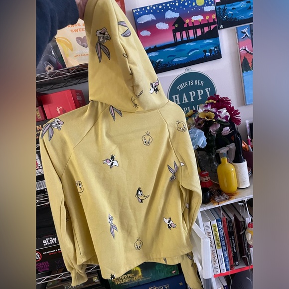 Looney tunes cropped sweater super soft - Picture 3 of 4